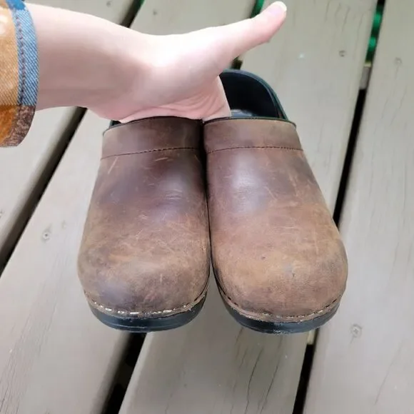 Dansko Professional Classic Brown Oiled Leather Platform Distressed Clogs 38 - Picture 6 of 7